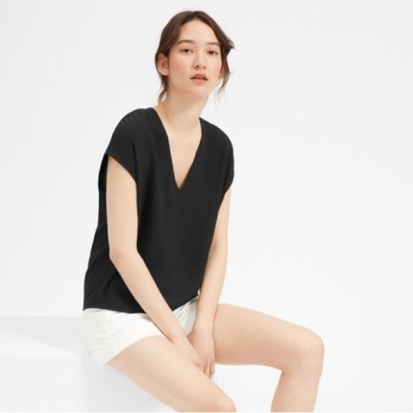 EVERLANE The Japanese GoWeave V-Neck Top In Black - Picture 1 of 6